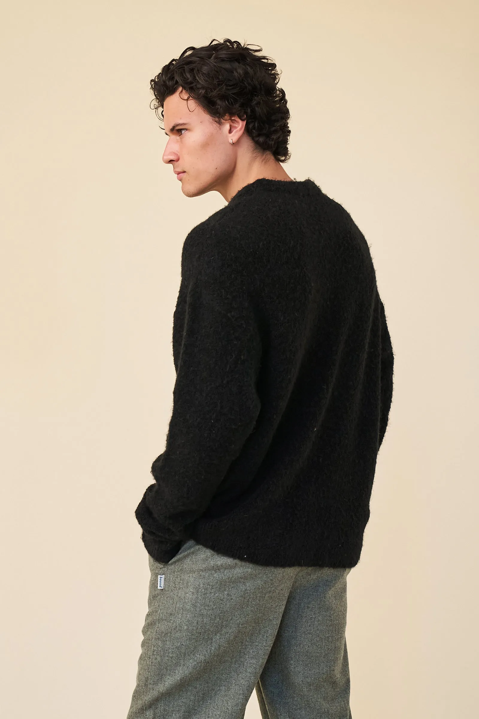 BOUCLE HAND EMBROIDERY LINK KNIT - BLACK