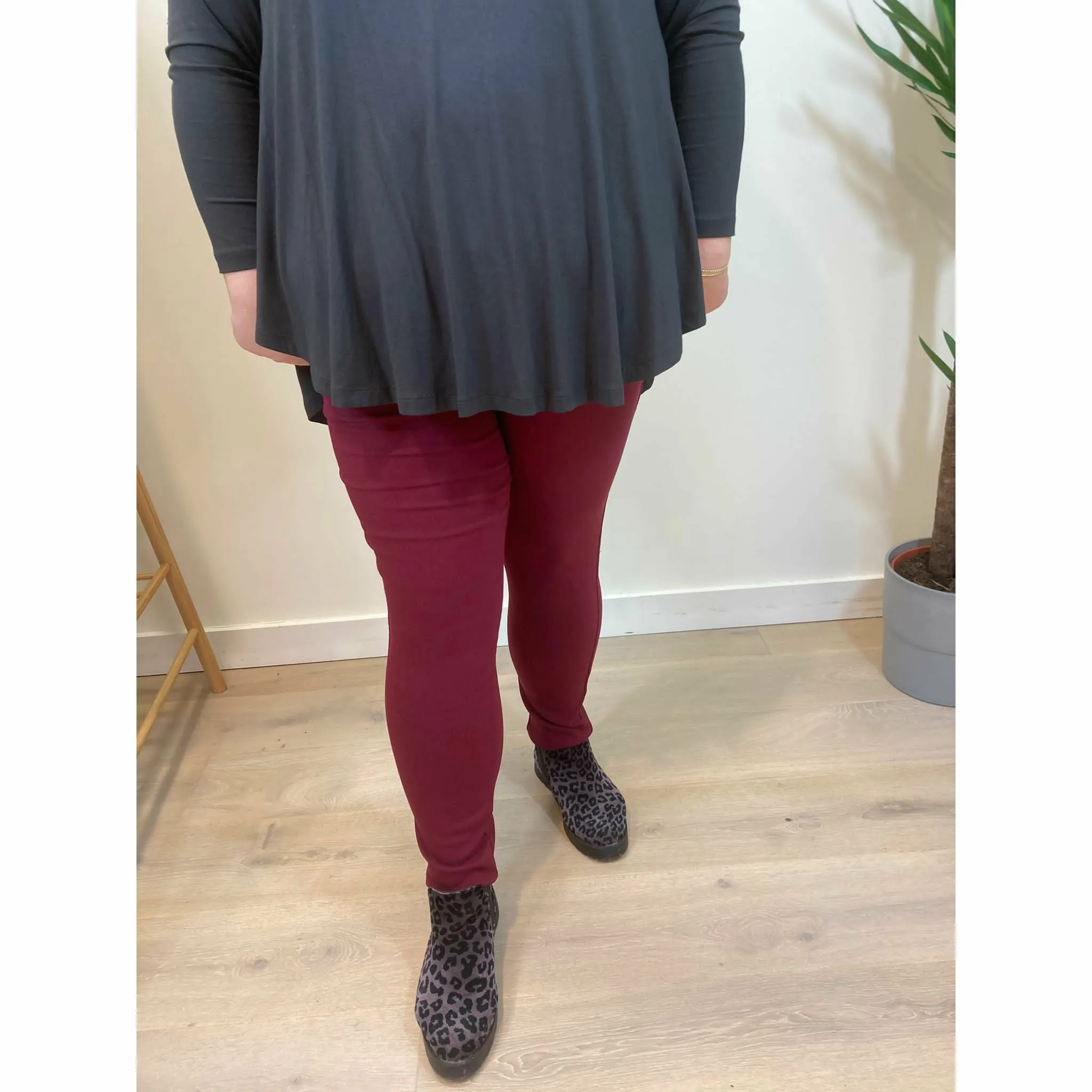 Curvy Trousers in Burgundy