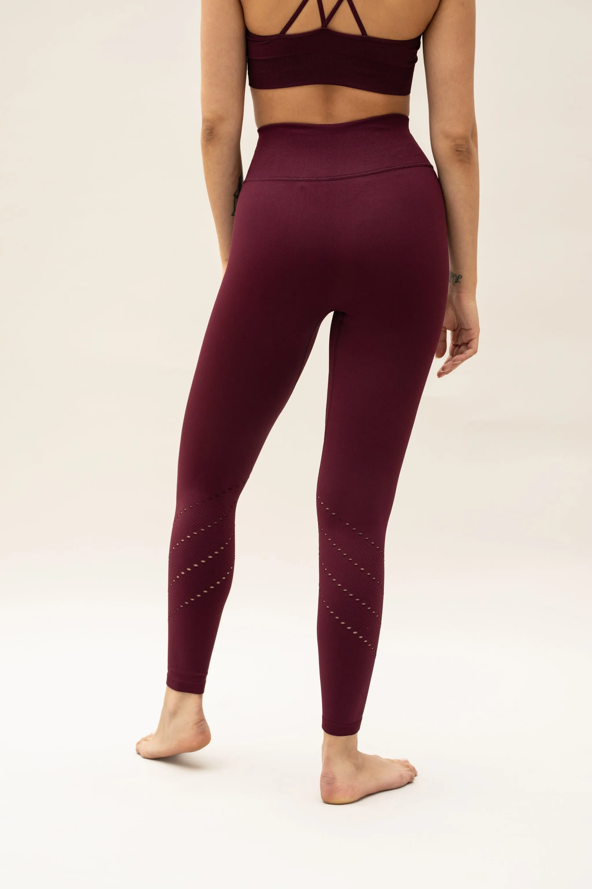 ENDURANCE TRAINING LEGGINGS