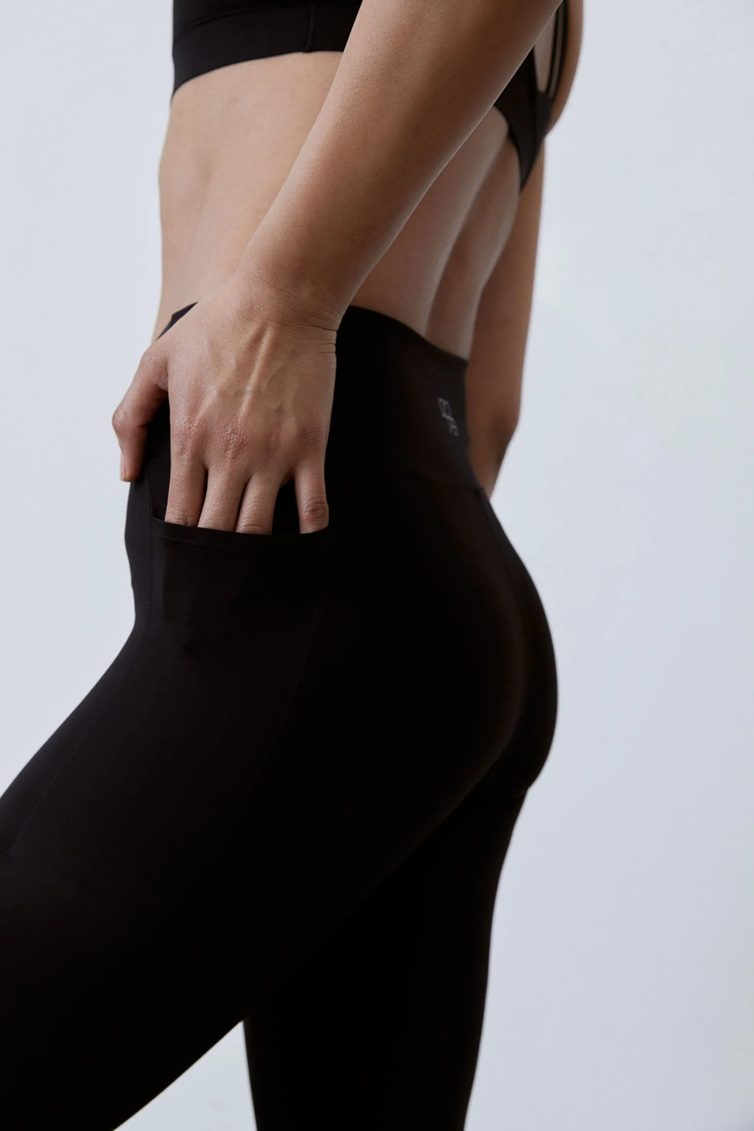 H&M SoftMove Pocket-detail Sports leggings, black